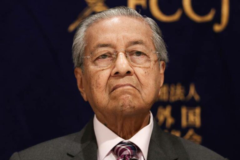 ‘Dengan Anwar tidak senang, tetapi Najib lebih teruk’ – Dr. Mahathir