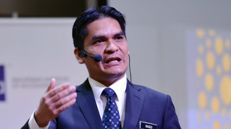 Sistem pendidikan perlukan pemimpin berdaya tahan: Radzi Jidin