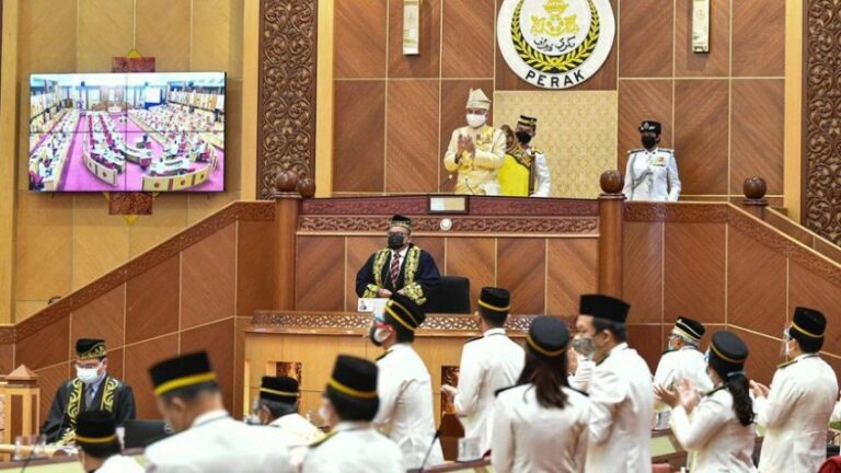 Pamer politik matang aras tinggi – Sultan Nazrin