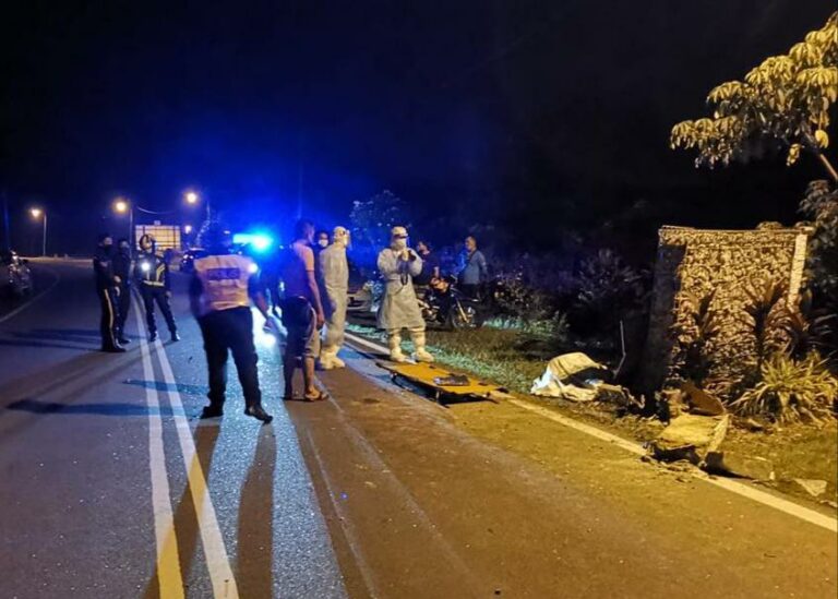 Dua beradik maut angkara motosikal yang dibawa terlanggar tembok