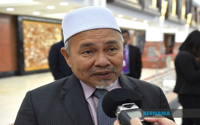 Pas solat hajat mohon PN kekal kerajaan