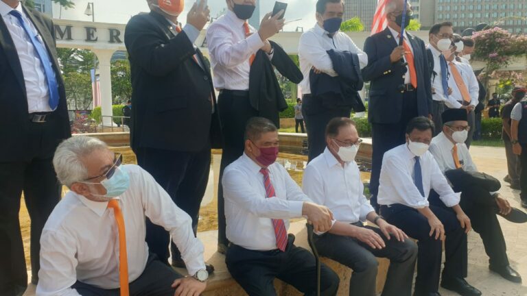 Kompaun ahli Parlimen pembangkang langgar SOP