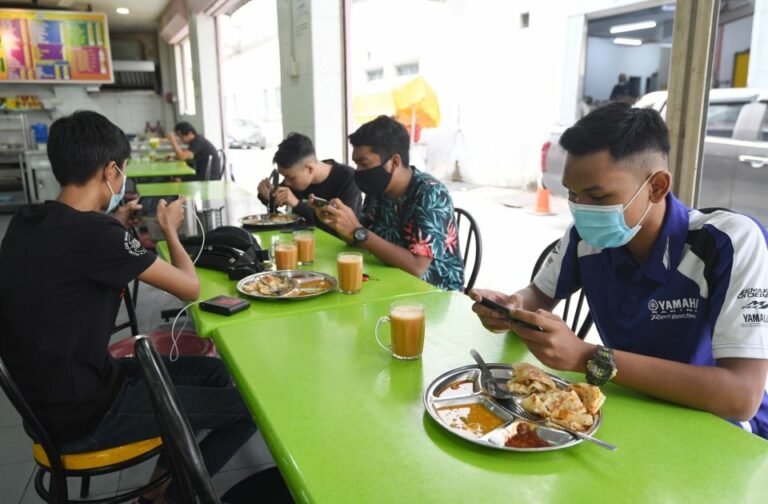 Hilang status lengkap vaksin masih boleh makan di restoran