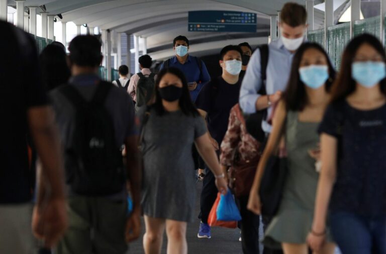 Pemegang pas jangka panjang wajib divaksin untuk masuk Singapura