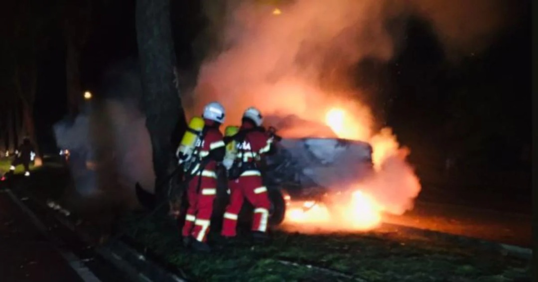 Lelaki rentung, kereta terbabas