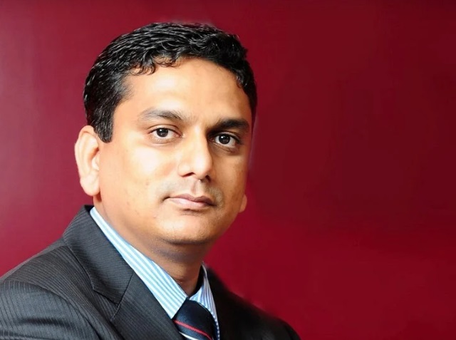 Lawatan ke New Zealand: Santhara saman Prabkaran
