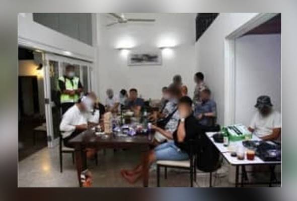 33 dikompaun adakan majlis hari jadi