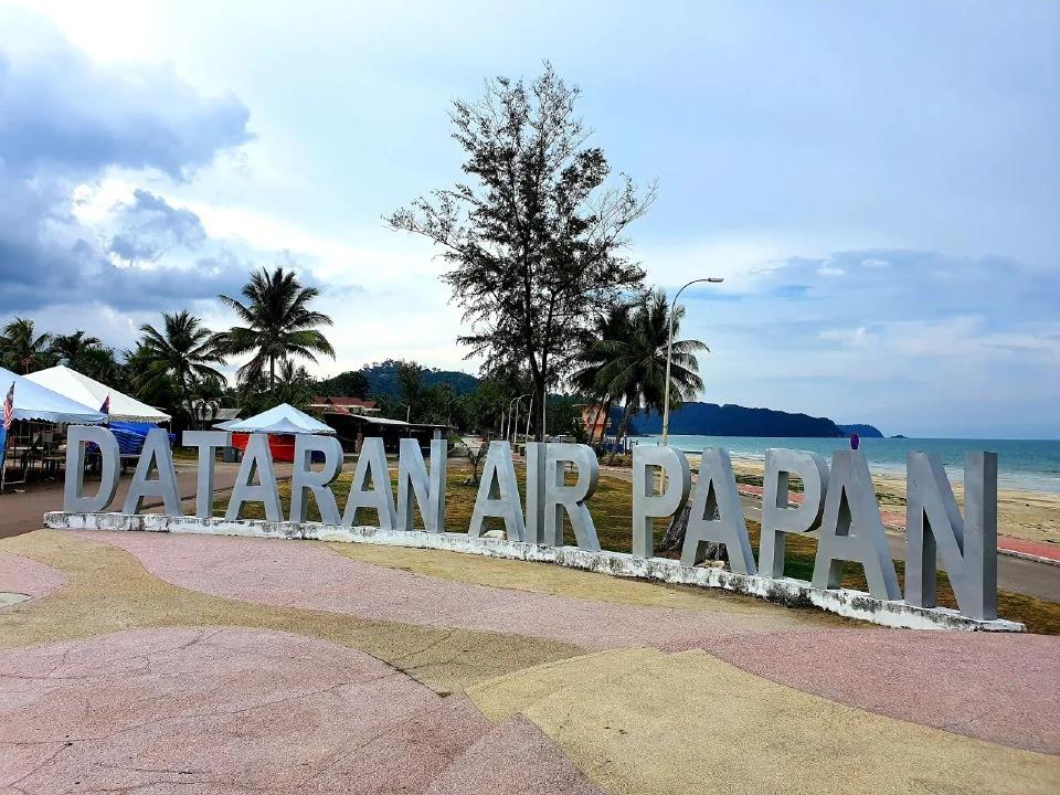 Pantai Air Papan di Mersing kembali meriah dengan pengunjung