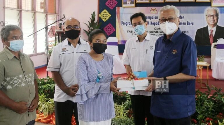 PM minta warga pendidik segera suntik vaksin Covid-19