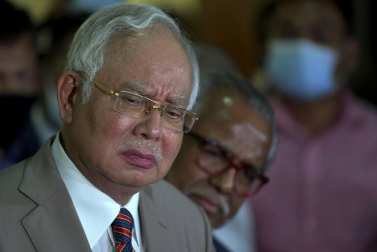 Najib dikritik isu mahu melawat anak di Singapura