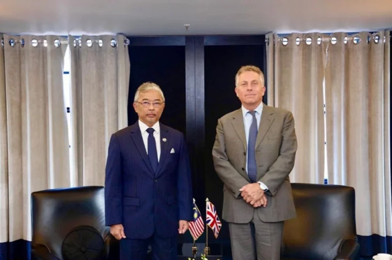 Agong terima menghadap panglima angkatan tentera UK
