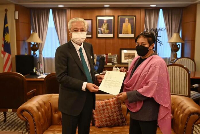 azalina-FB-011021-1