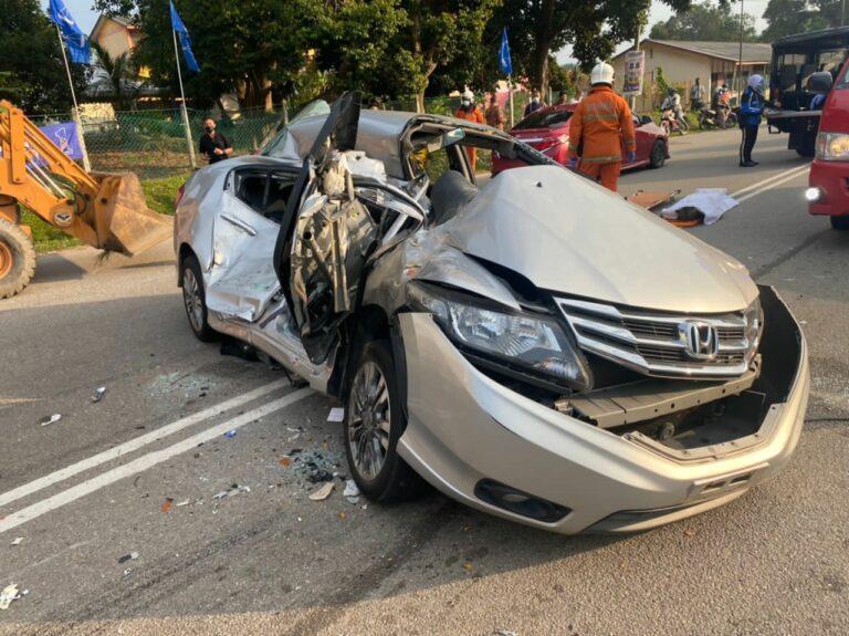 Guru wanita maut kereta bertembung lori