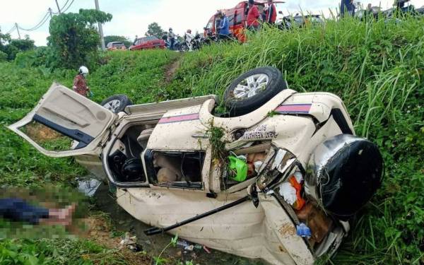 Pemandu cedera selepas kenderaan KKM terbabas, terbalik