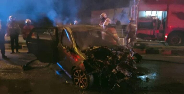 Dua rentung Myvi terbakar