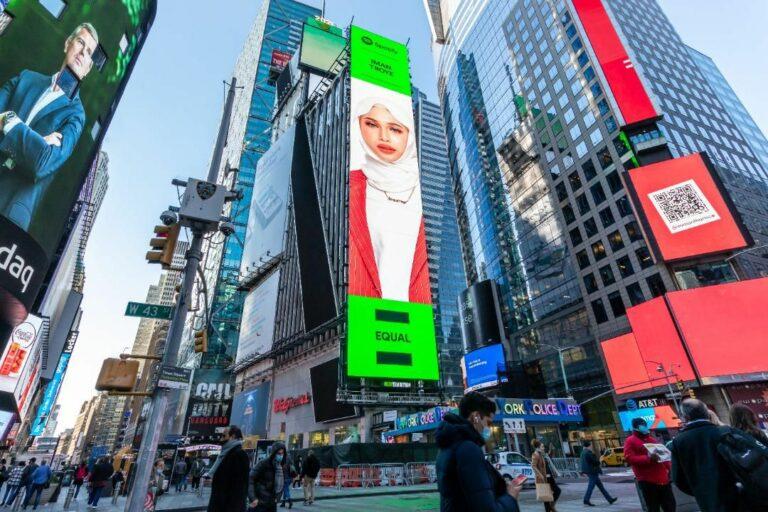 Giliran Iman Troye hiasi papan iklan digital di New York