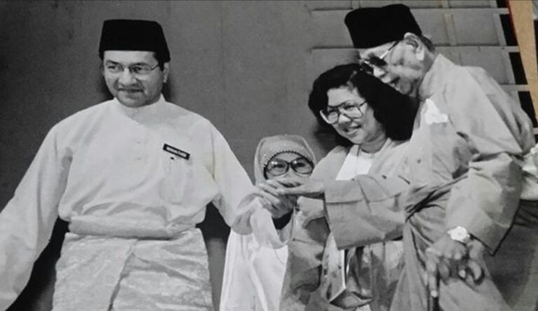 Tunku pun dapat rumah papan saja, kata Dr M pada Najib