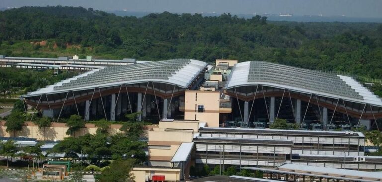 Polis Singapura tahan lelaki rempuh pengawal keselamatan di KSAB