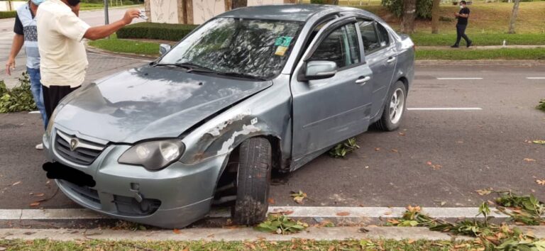 Sub kontraktor maut kereta langgar pokok, lemas dalam parit