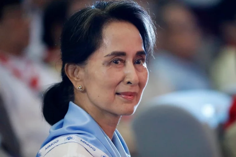 Hukuman penjara Presiden Myanmar, Kaunselor Negara dikurangkan kepada dua tahun