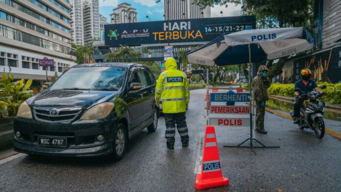 200415-MCO-polis-roadblock-02-1024x576-1