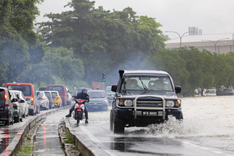 Amaran ribut petir enam kawasan di Selangor pagi ini