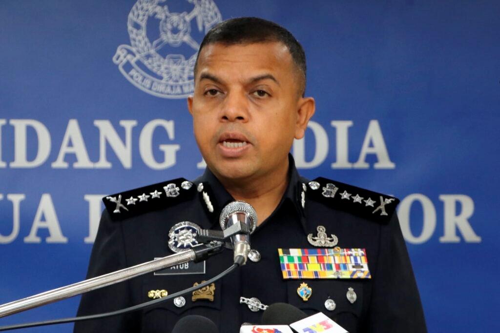 18 pegawai rendah polis Johor dibuang kerja – Ayob Khan