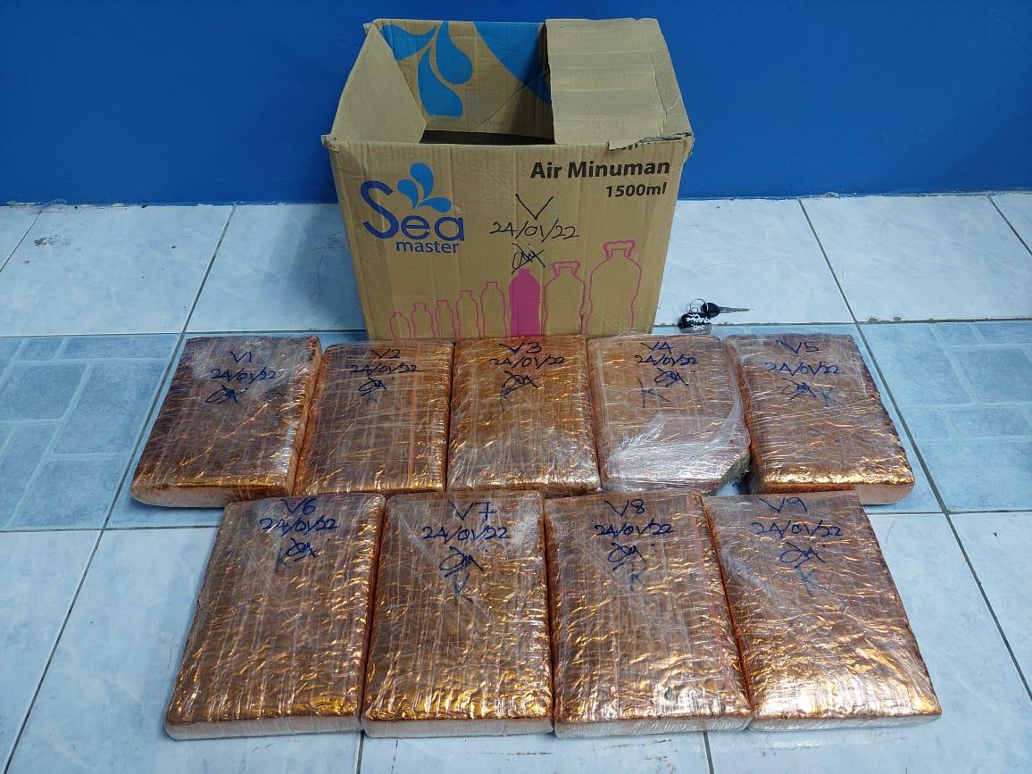 Edar ganja, dua beranak ditahan