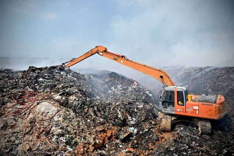 400 penduduk dipindahkan ke kawasan selamat, tapak pelupusan sampah terbakar