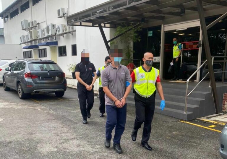 Cemar sungai:JAS tahan pengurus, pengarah kilang