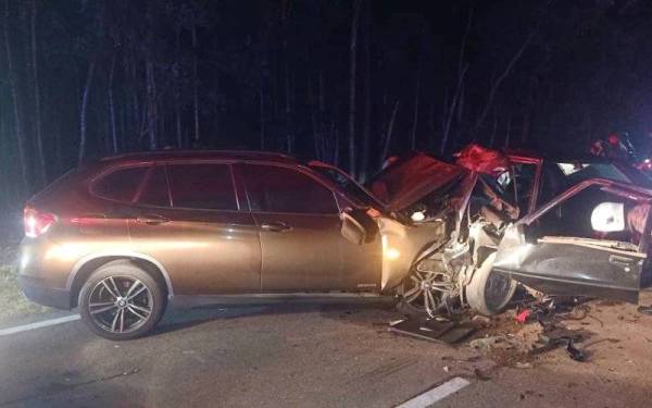 Tiga maut, dua cedera dalam nahas dua kereta
