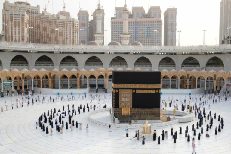 Perjalanan umrah ditangguh sebulan – Khairy