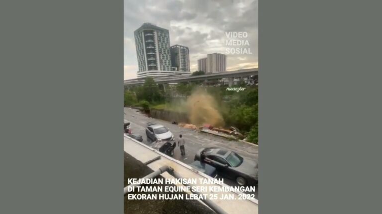 [VIDEO] Tanah mendap cetus panik