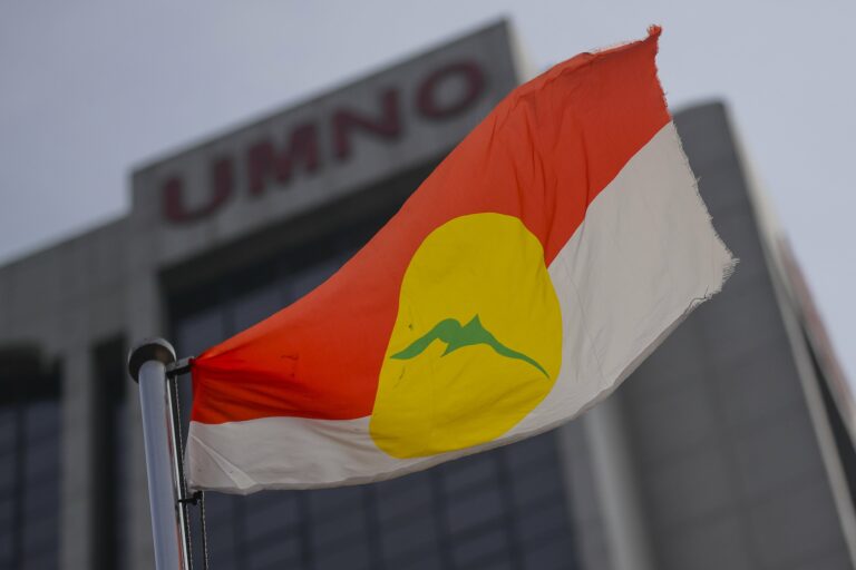 UMNO kembali ‘dirasuk’ nafsu tamak kuasa, rakus kerusi – Mokhtar Senik