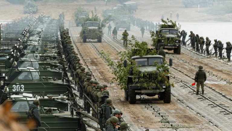 Tentera Rusia kembali ke pangkalan selepas tamat latihan