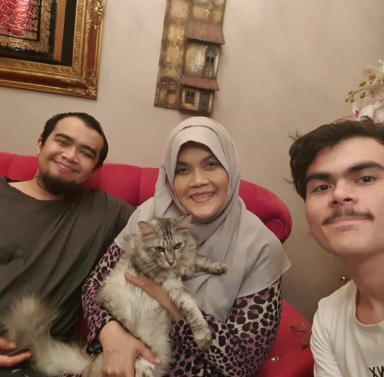 Akhirnya Aishah dicerai talak satu melalui WhatsApp 