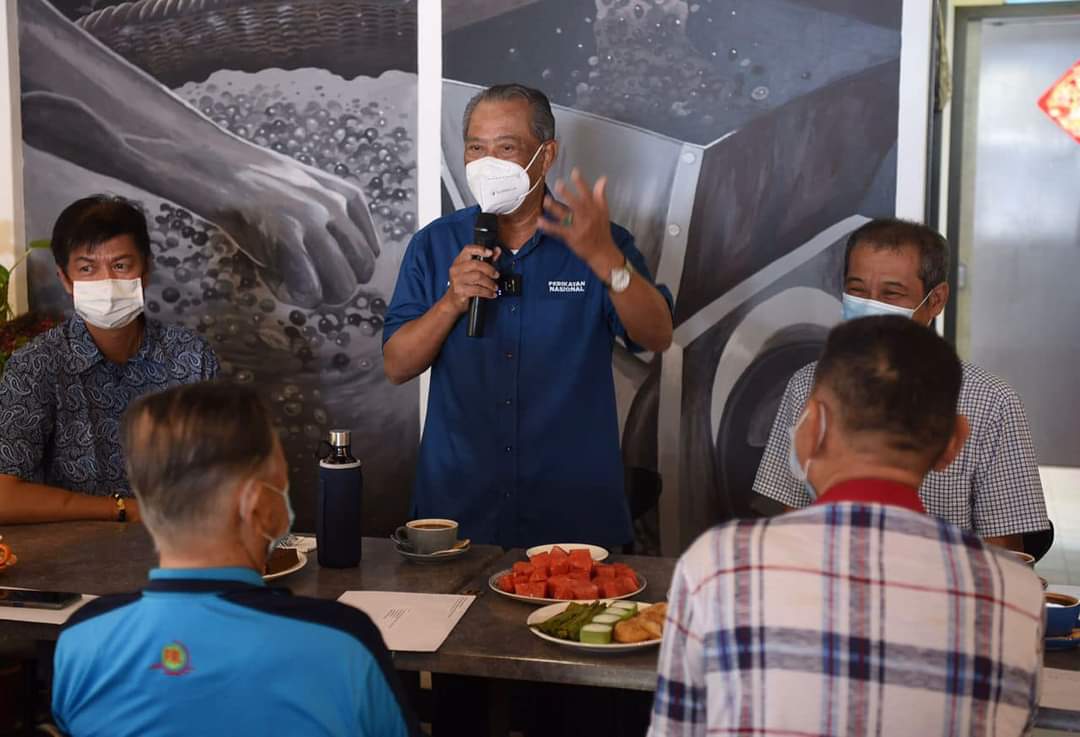 PRN Johor: “PN hapus hutang peneroka, BN tambah hutang Felda” – Muhyiddin