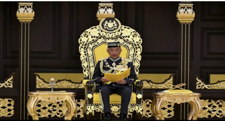 Agong seru rakyat ambil vaksin, dos penggalak