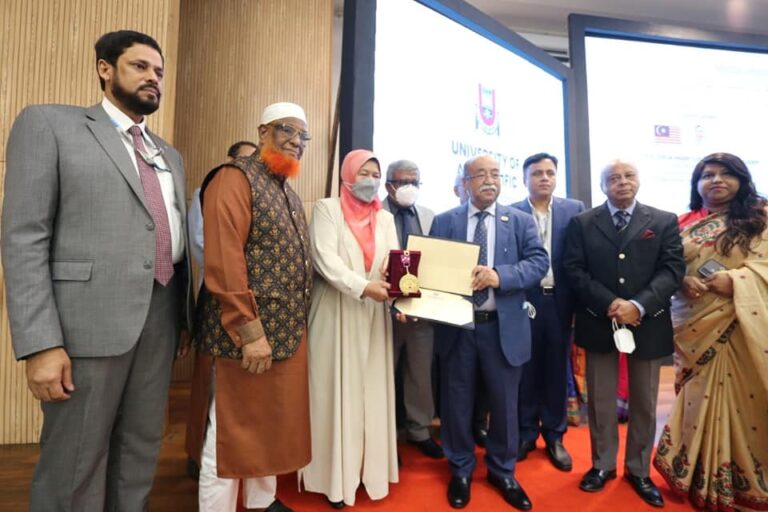 Zuraida terima dua anugerah di Bangladesh
