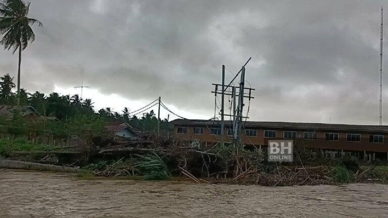 Kapal korek rempuh kabel elektrik, lebih 3,000 penduduk bergelap