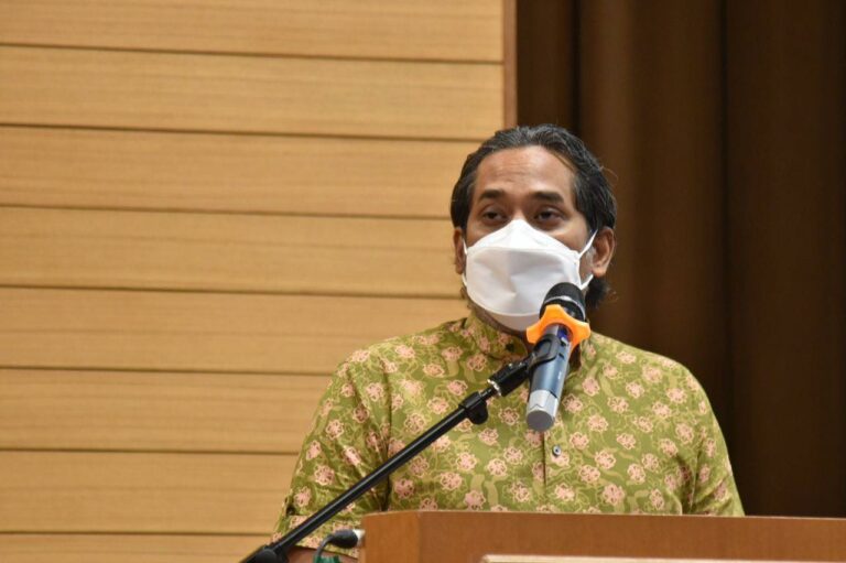 Tuduh HKL tukar ubat kepada Najib tidak benar – Khairy