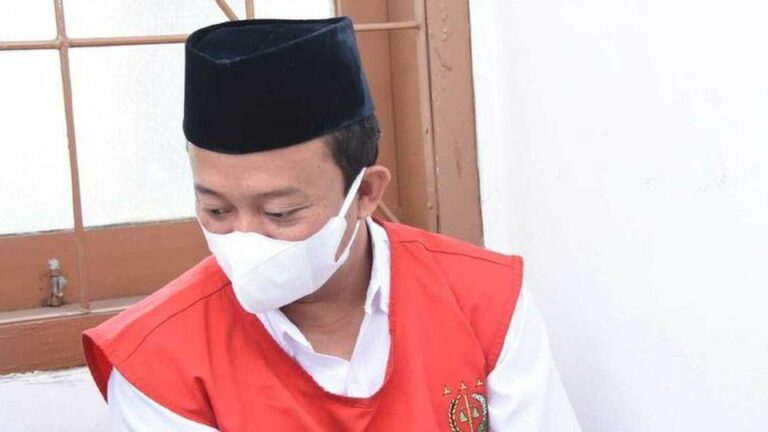 Guru rogol 13 pelajarnya dihukum penjara seumur hidup