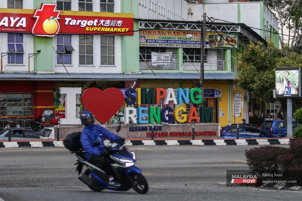 Pengundi Simpang Renggam anggap ura-ura Maszlee calon MB sebagai jenaka 