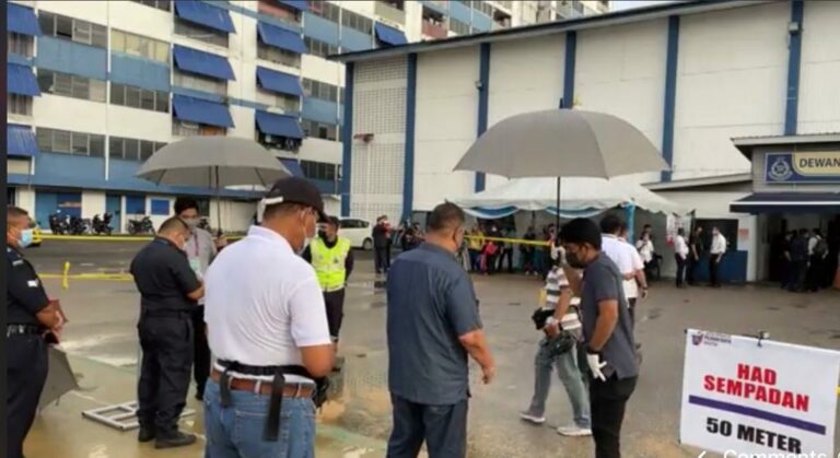 PRN Johor: Hujan tidak halang anggota polis, tentera keluar mengundi