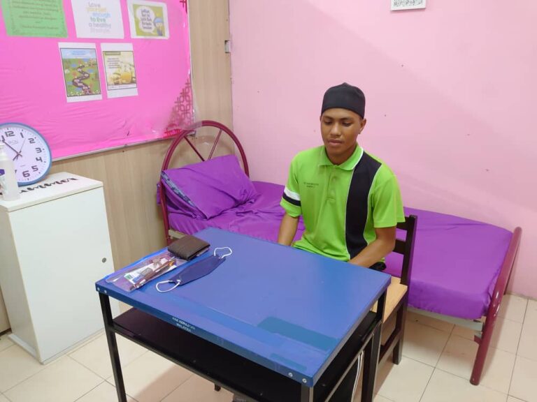 Pelajar tetap duduki peperiksaan SPM walaupun kemalangan