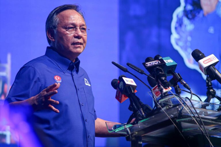TIDAK RASMI: BN pertahan Kukup dan Benut rampas Pekan Nanas, Yong Peng