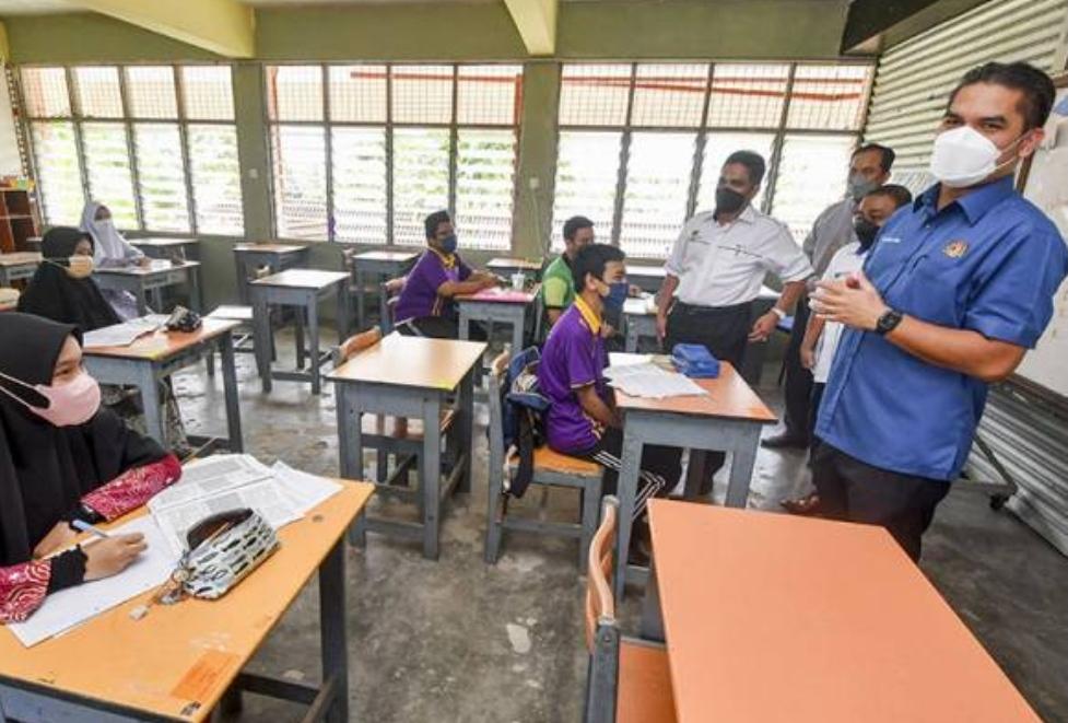 Banjir: 708 calon SPM Kertas BM, BI boleh duduki peperiksaan pada April – Radzi