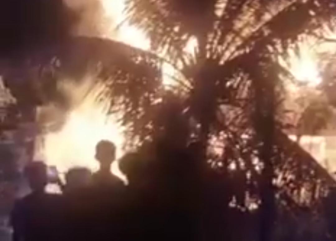 Tiga sekeluarga rentung kebakaran dua rumah