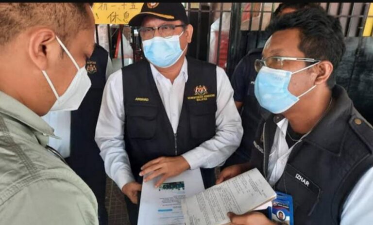 ‘Pegawai Najib maki wartawan kerana enggan padam gambar’