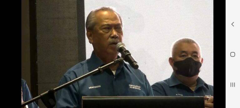 ‘Itu duit rakyatlah’’ – Muhyiddin bidas Najib